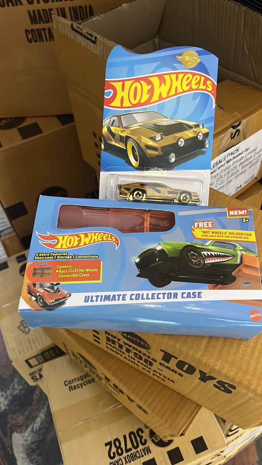 Hot Wheels Ultimate Collector Case & Promotional Golden Car (Sealed)