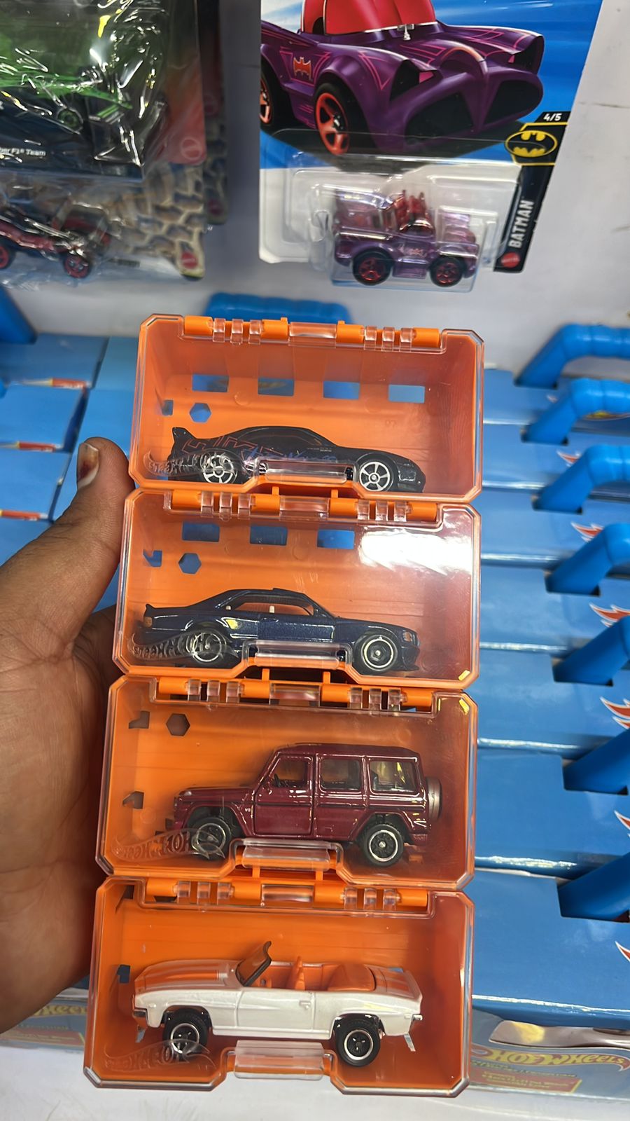 Hot Wheels Ultimate Collector Case & Promotional Golden Car (Sealed)